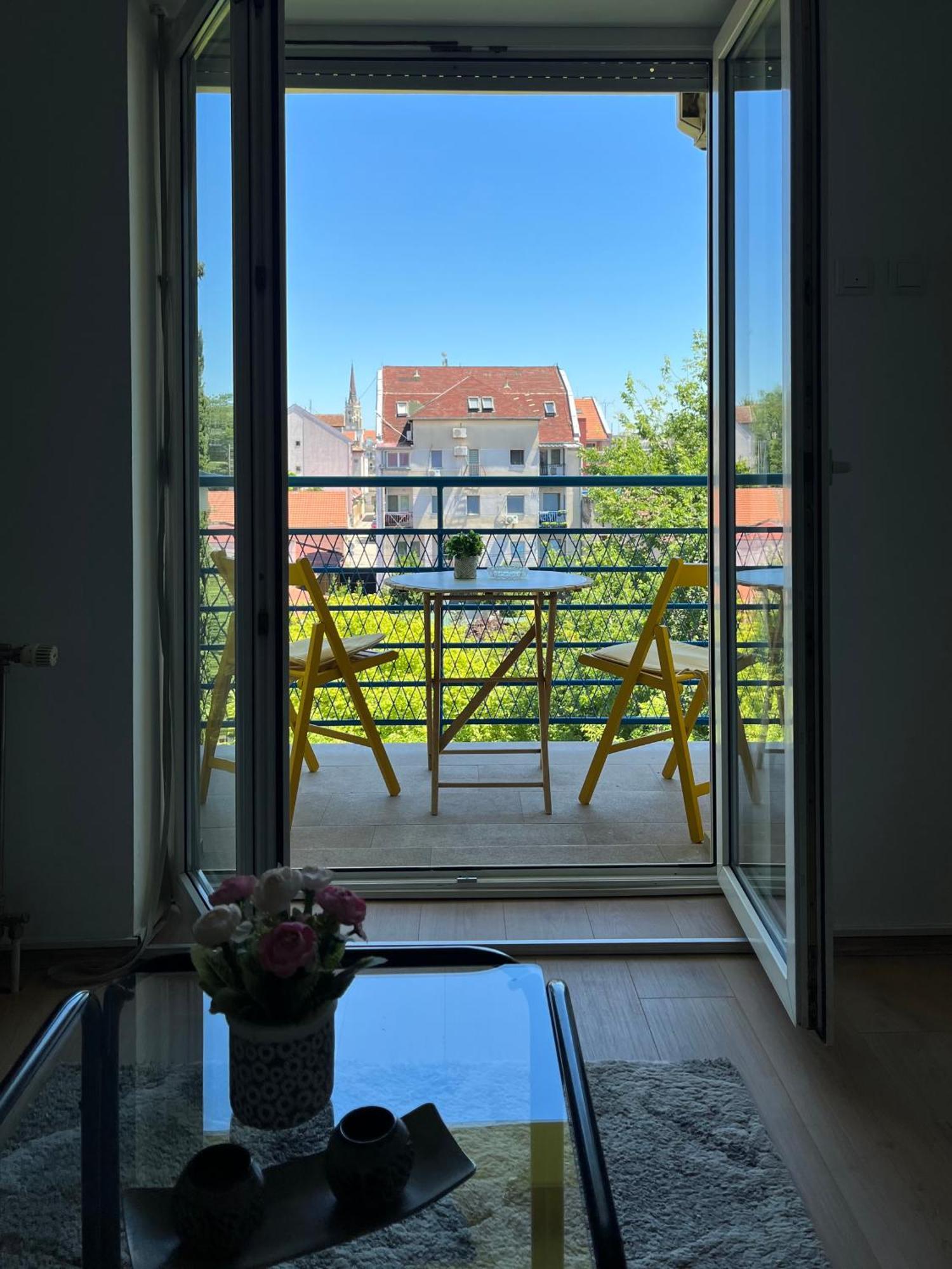 Apartment Vera With Free Garage 诺威萨 外观 照片